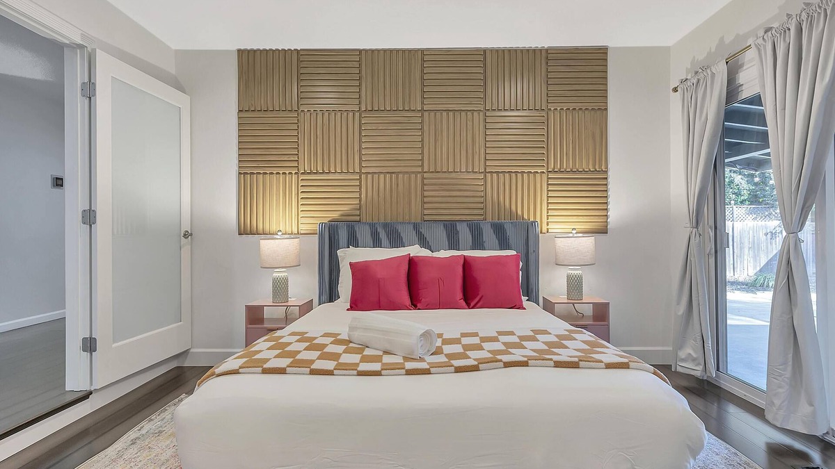 Northside House | NewLuxHome!PoolTable!HotTub!Heart of Downtown SJ