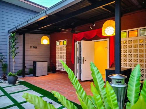 Benggali House | Newly 5BR Cottage House Retreats (Free Parking)
