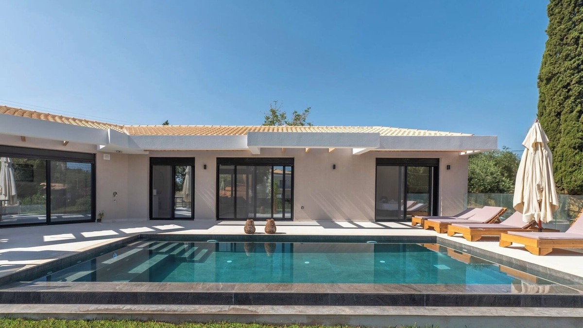 Limni Villa | Newly build (2024) Modern Villa 15 min from Corfu Town, with heated pool