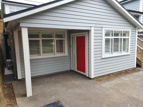 Khandallah Apartment | Newly built 1 bedroom unit in central Khandallah