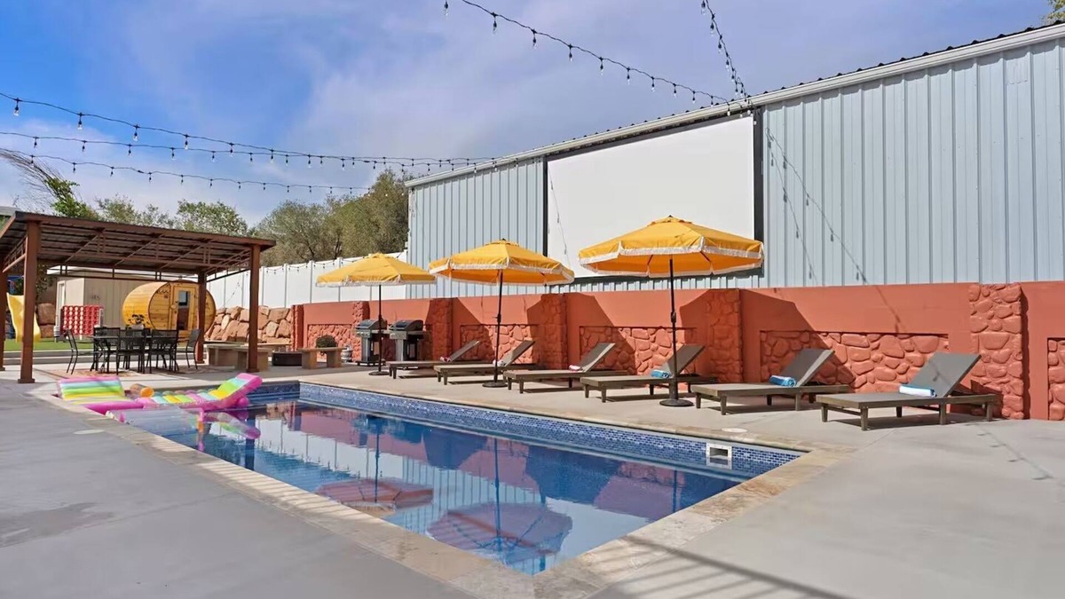 Colorado City Apartment | Newly Built 3BR/2BA Full of Amenities: Pool, Hot Tub, Sauna, 1 hr to Zion