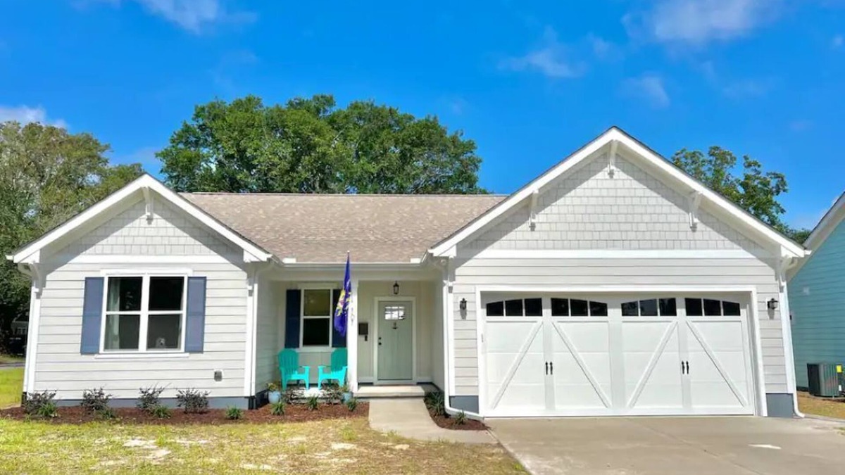 North Carolina Coast Apartment | Newly Built Beach House - 5 Blocks from the Shore