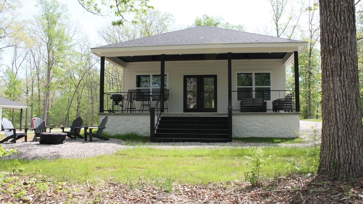 Pickwick Dam Ski Chalet | Newly built Chalet on State Park Golf Course 5 min from Pickwick Lake!
