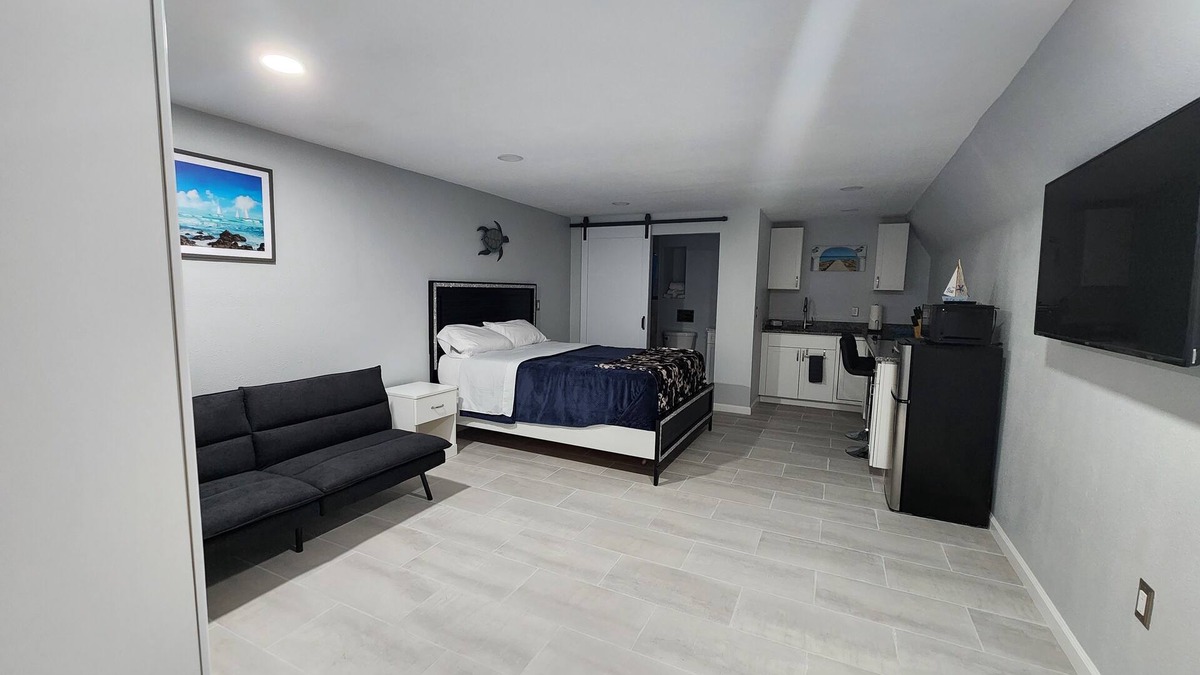 Nokomis Apartment | NEWLY BUILT COZY STUDIO A 7MINUTES FROM NOKOMIS BEACH!