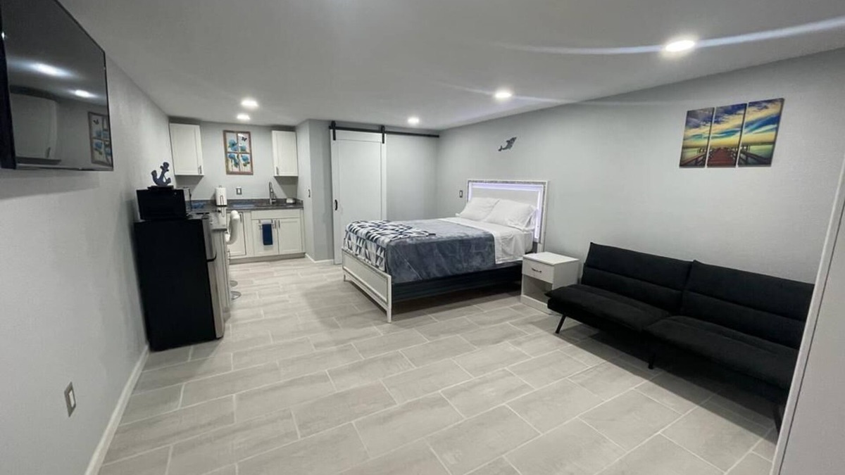 Nokomis Apartment | NEWLY BUILT COZY STUDIO B 7 MINUTES FROM NOKOMIS BEACH!