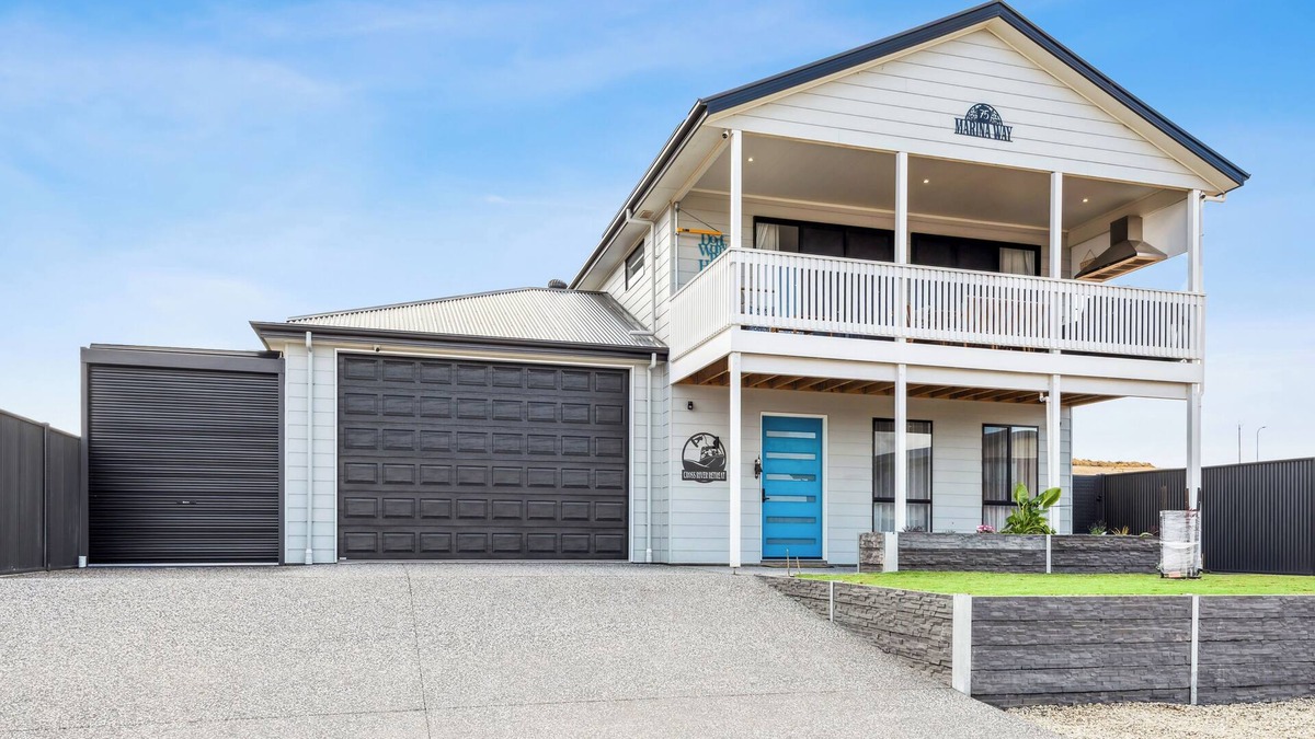 Mannum House | NEWLY BUILT END OF 2024, THIS SPACIOUS RIVER HOME ACCOMMODATES UP TO 13