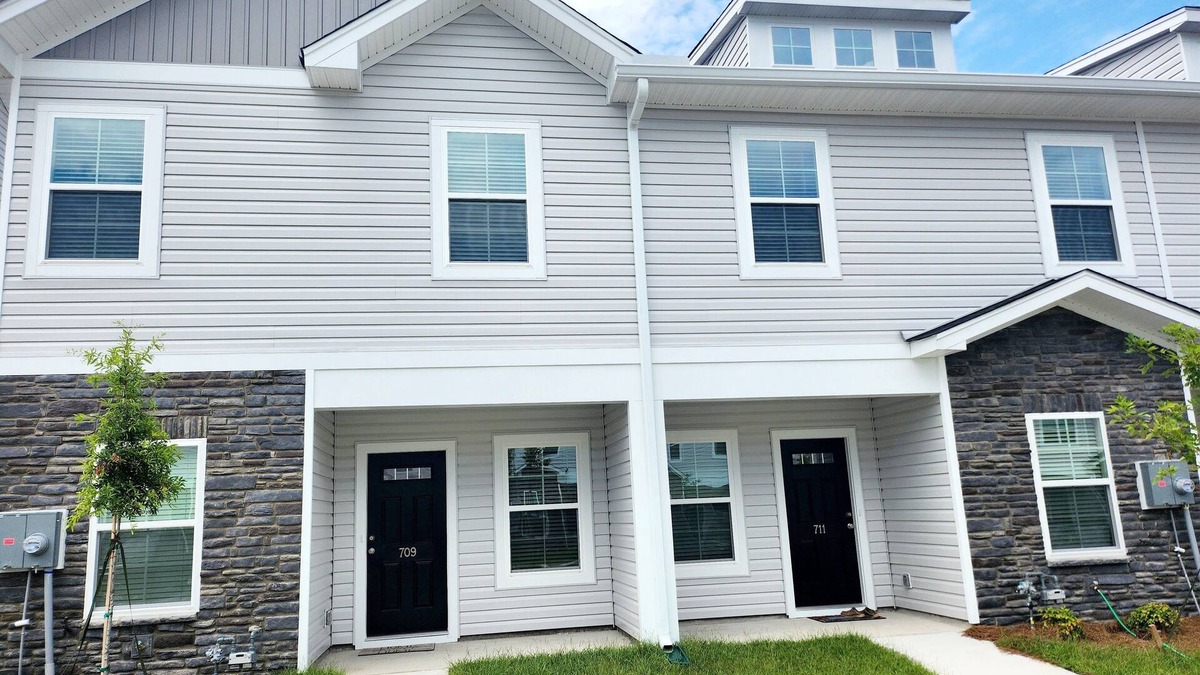 Seven Oaks House | Newly Built Getaway!