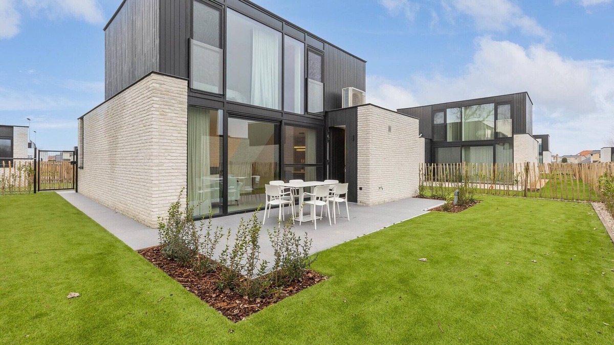 Westende House | Newly built holiday home for 6 people by the sea