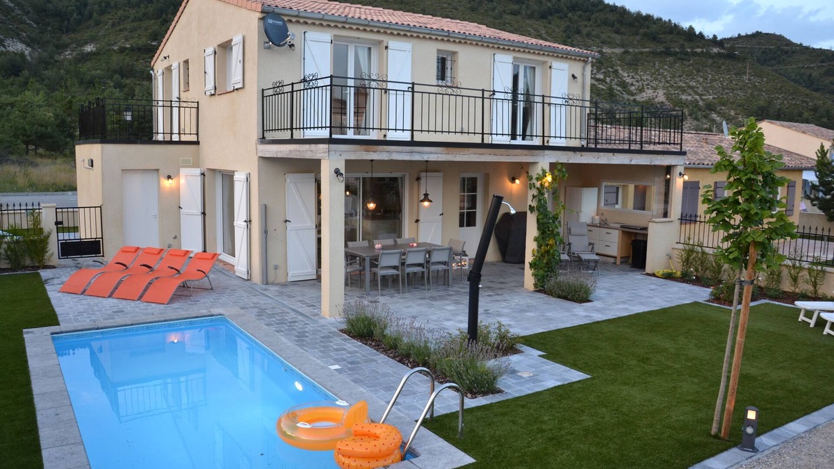 Castellane House | Newly built holiday home for 8 people, private swimming pool in Castellane South France