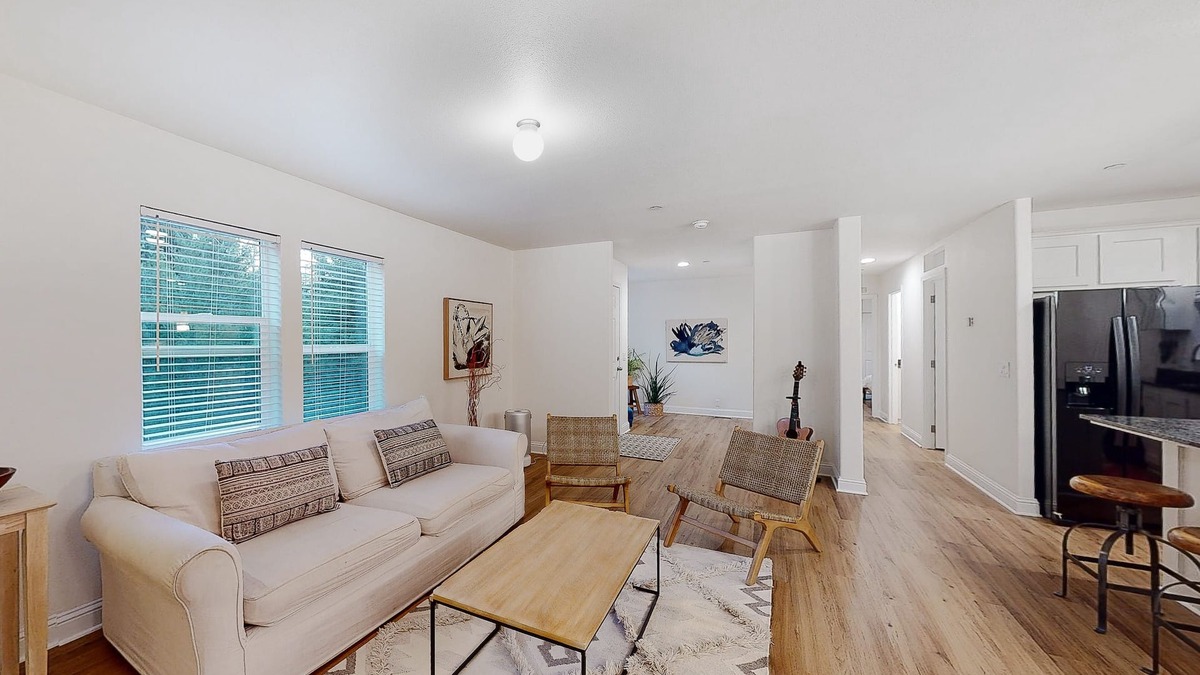 Freestone House | Newly built home on 9 acres with deck & aviary - close to town & great wineries