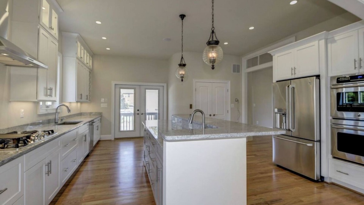 Nauck House | NEWLY BUILT Large Single Family Home in Arlington