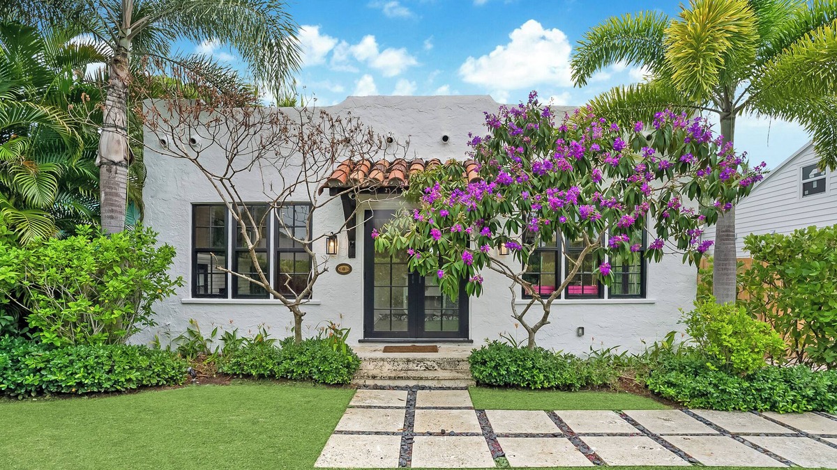 Flamingo Parks House | Newly Built Luxury Home With Pool & Hot Tub!