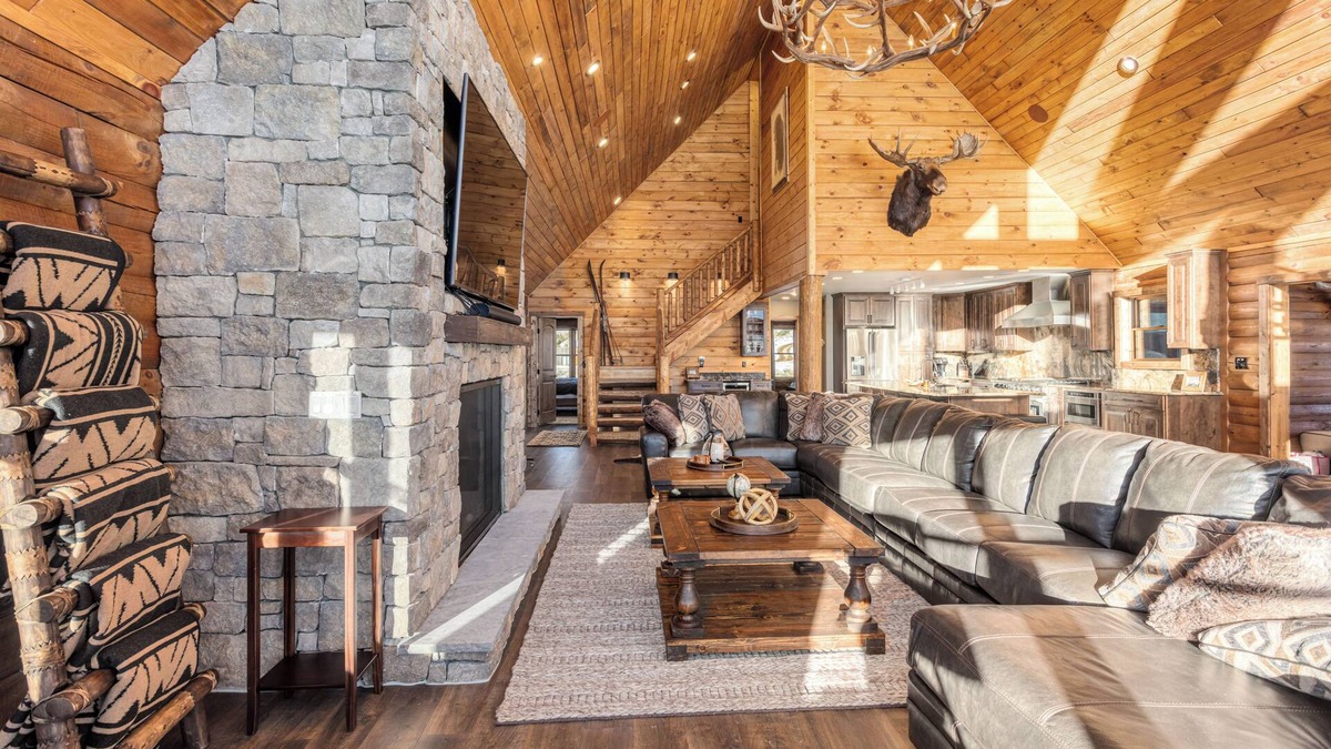 Twin Lakes House | Newly Built Luxury Log Home