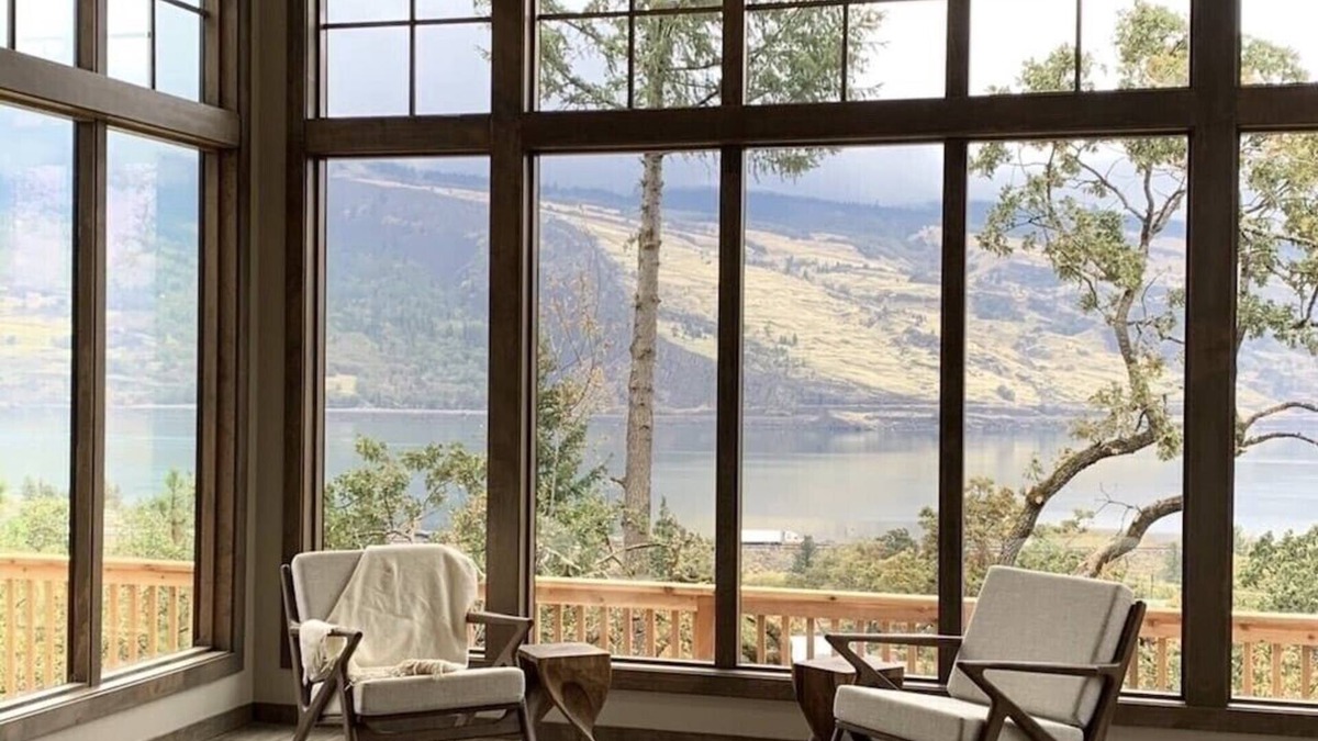 Mosier House | Newly built Mosier Bluff home-3 Bed, 3.5 Bath Spectacular River View and Hot Tub