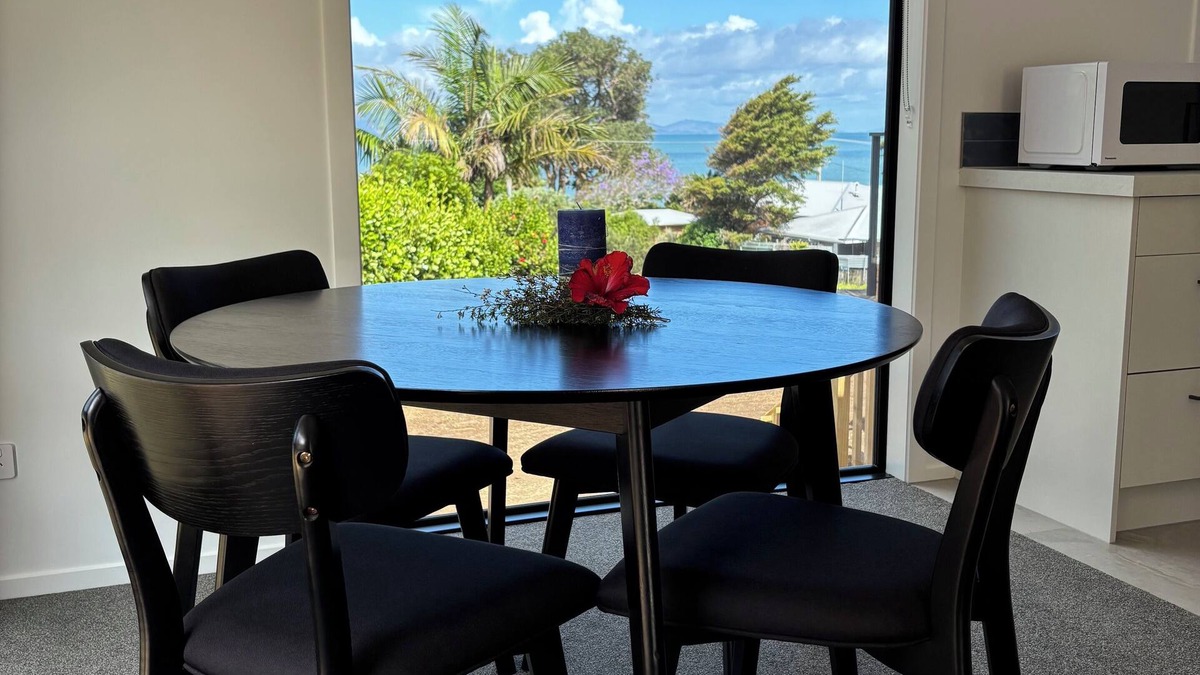 Whakatete Bay House | Newly built self-contained auxiliary unit in awesome Thornton Bay