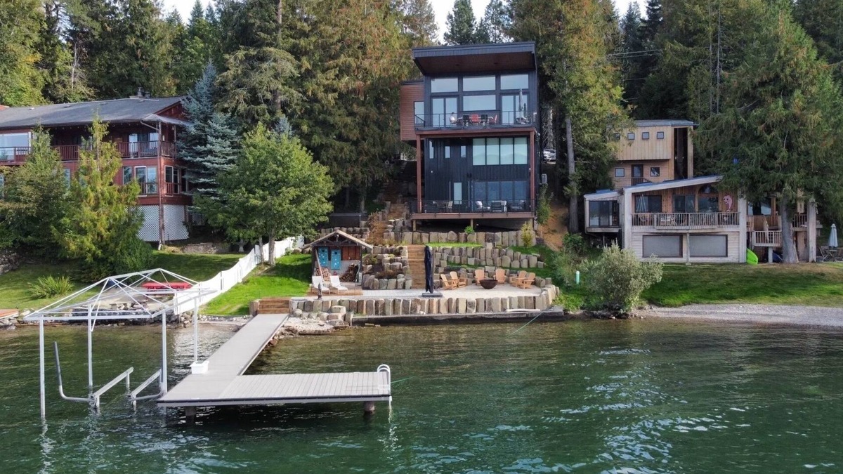 Sandpoint House | Newly built, spacious 6 bedroom 5 bathroom lake house in charming Sagle.