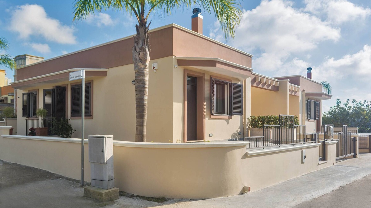 Tuglie Apartment | Newly built villa: Car garage, 3 bedrooms, 6p let, large kitchen, gardens