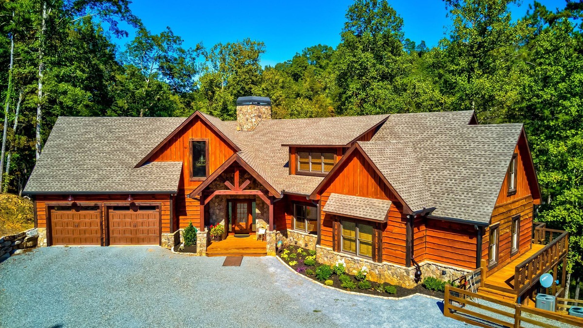Talking Rock Cabin | Newly Built, Waterfront Lodge on Talona Creek with Game Room, Home Theater, WiFi