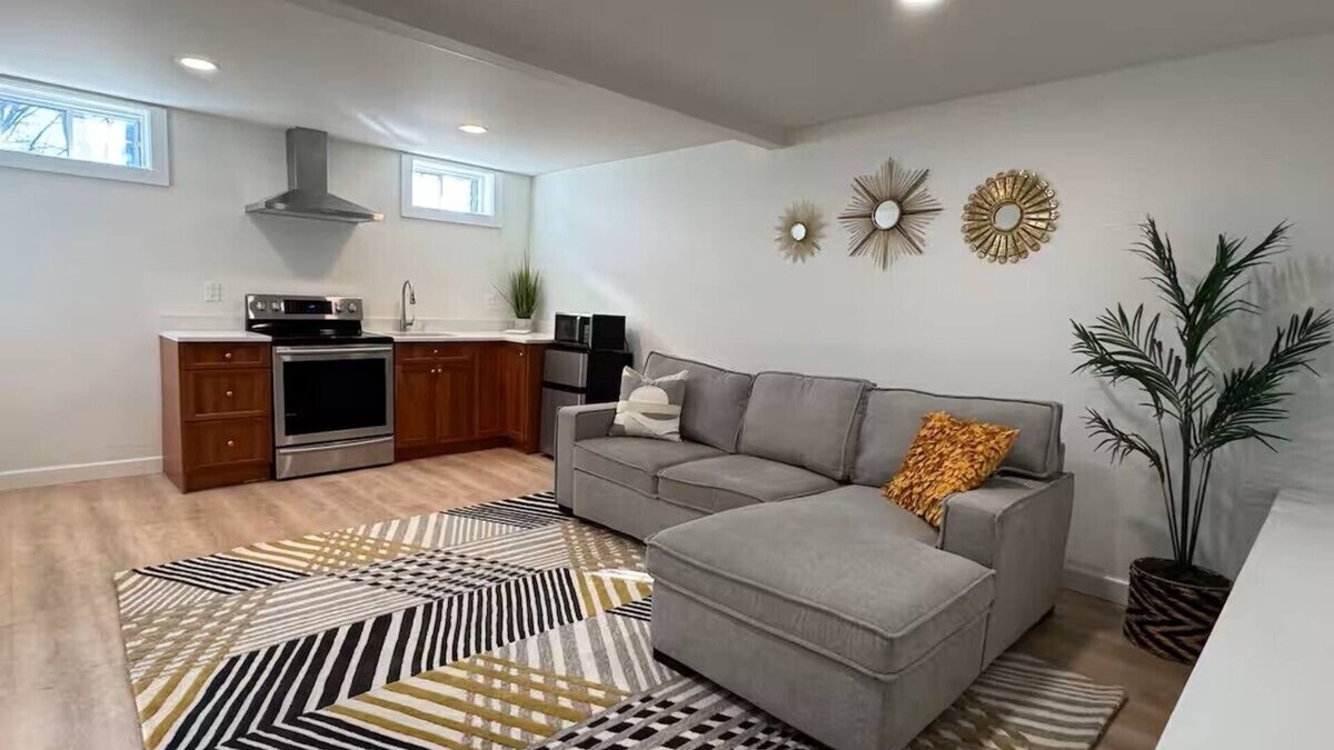 Woburn Apartment | Newly Finished Guest Haven in Woburn