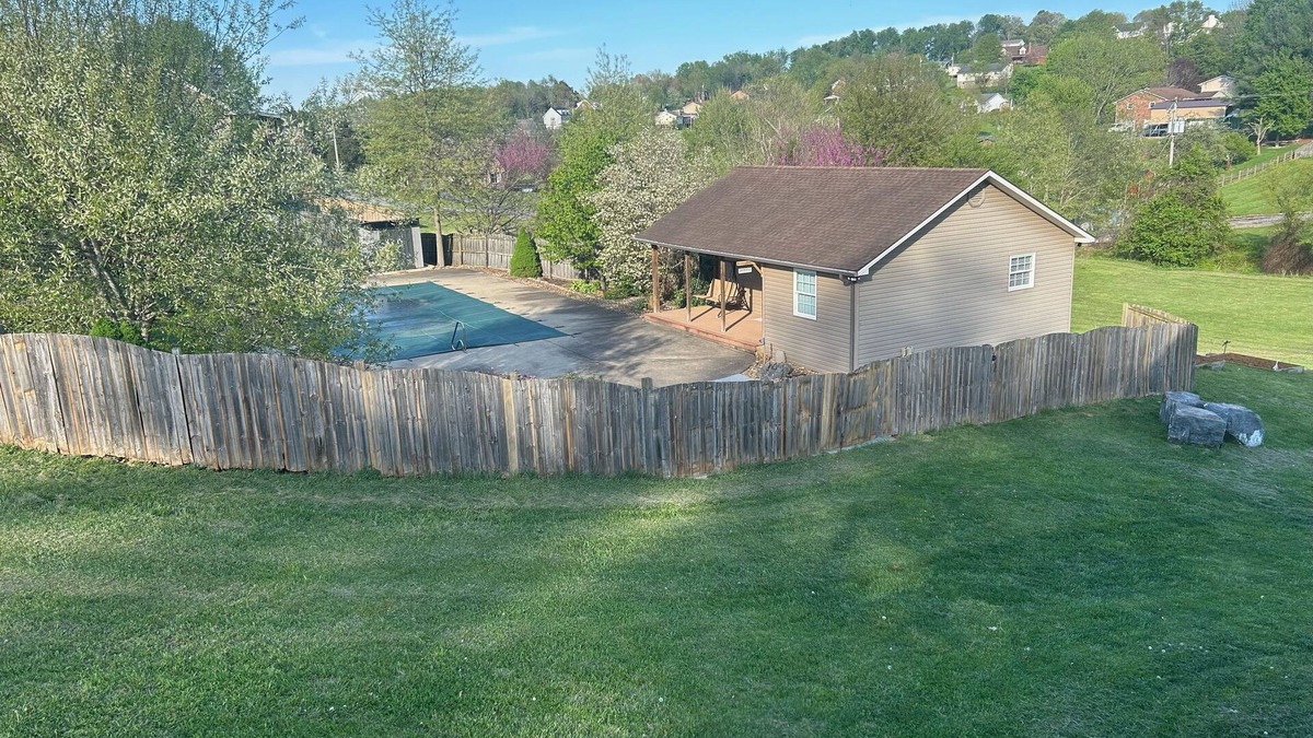 Tri-Cities Cottage | NEWLY FINISHED! Pool house cottage located in central Tricities of northeast TN