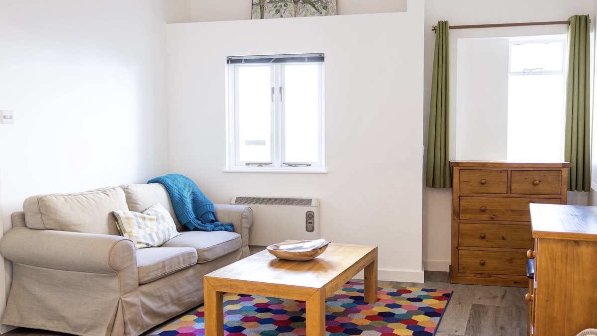 Pembridge House | Newly fitted Notting Hill Gate vacation home sleeps 2-4 only 3-min walk to tube.