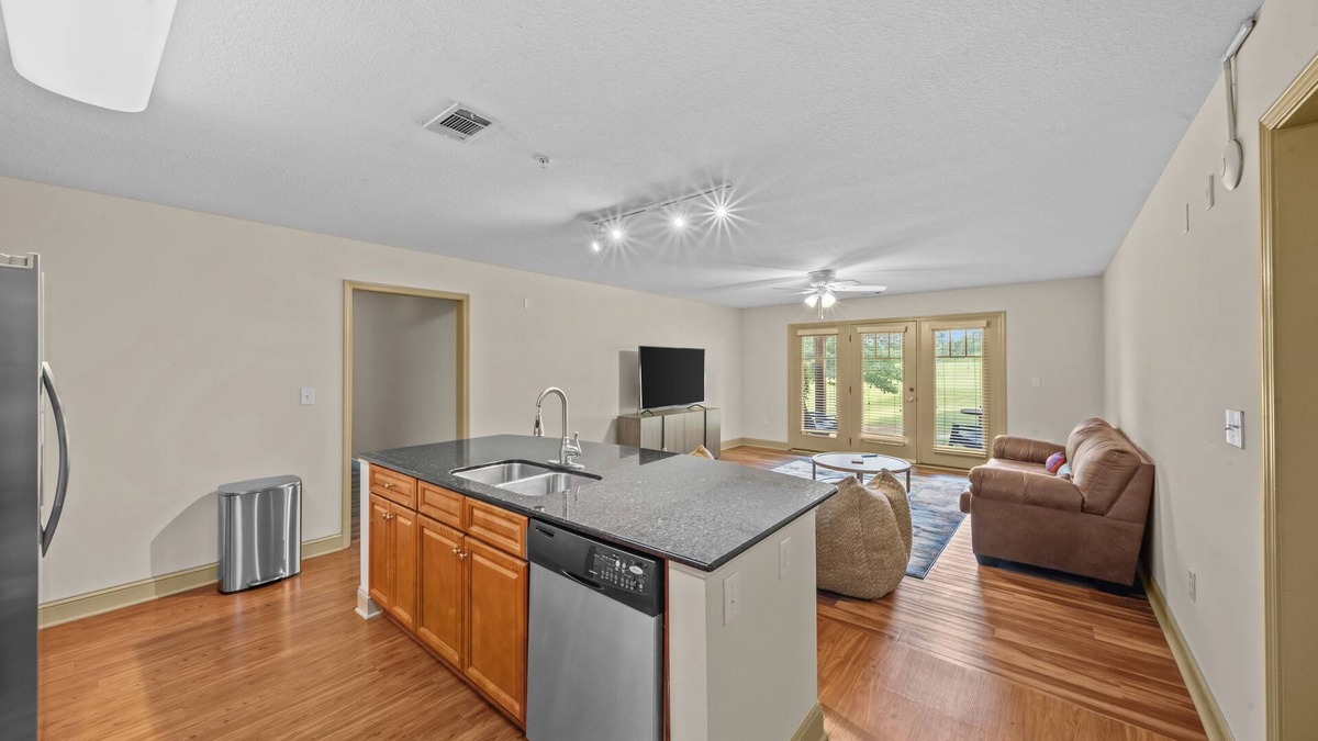 Seneca Condo | NEWLY FURNISHED 4BR/4BA condo 8 mins from Memorial Stadium 15 mins from Clemson!