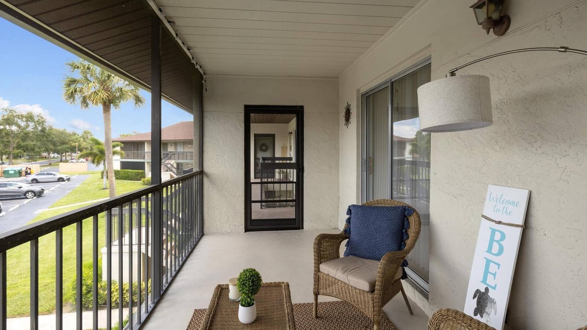 Jupiter Village Condo | Newly Furnished condo, close to beautiful Jupiter and Juno Beaches.