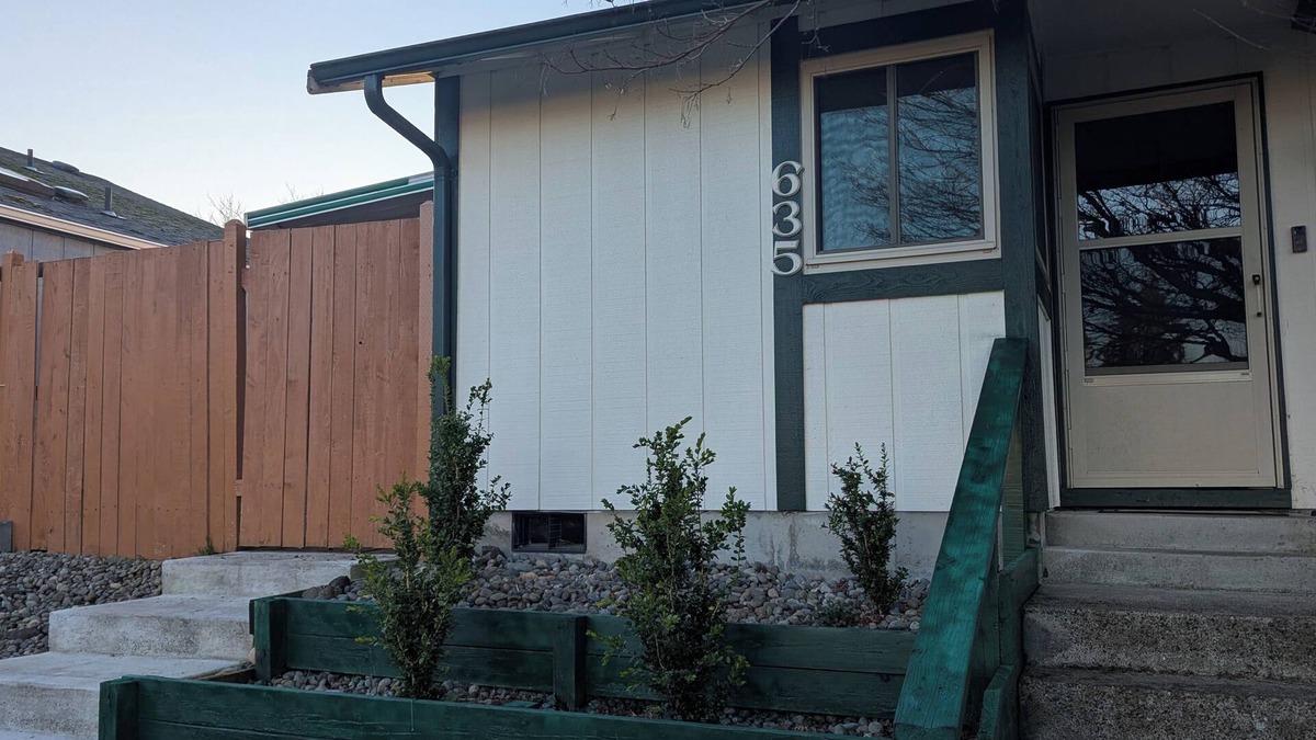 Lacey House | Newly furnished house near Nisqually/JBLM/Oly-3 bed-WiFi -covered deck- pets ok