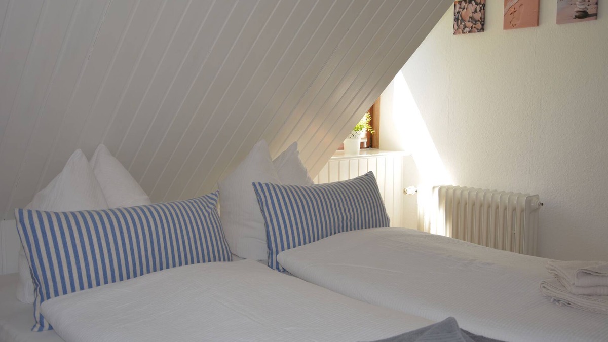 Steenodde Apartment | Newly furnished vacation apartment in direct tidal flat location with balcony and sea view.