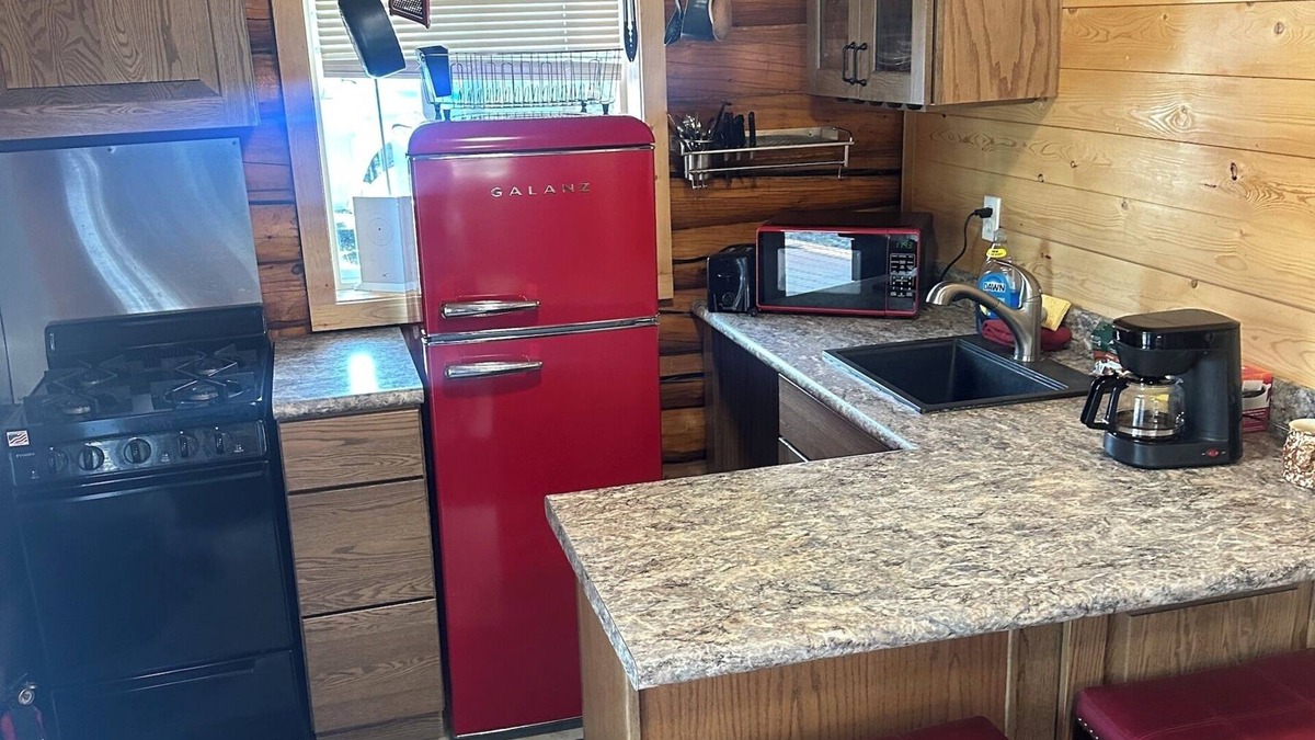 Tok Cabin | Newly listed modern studio Cabin Near Downtown Tok