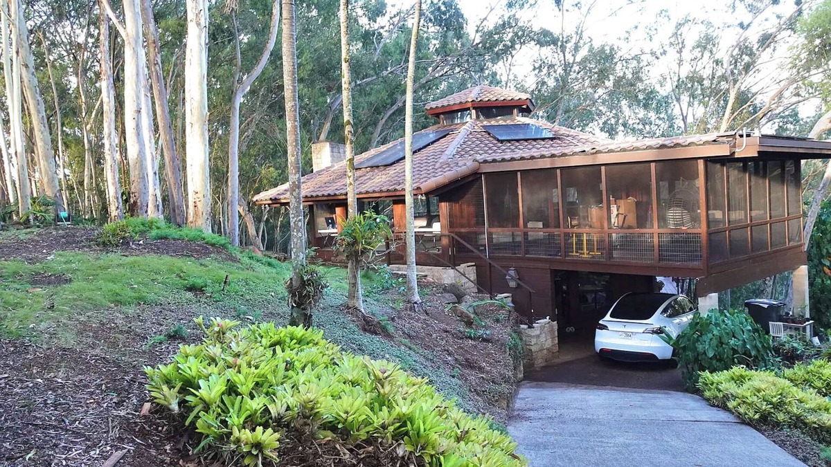 Mililani House | NEWLY LISTED: Secluded Tree House Hideaway 2-bedroom duplex in Honolulu!