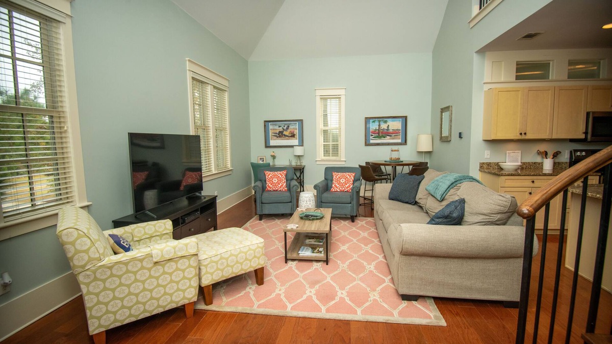 Habersham Apartment | Newly Listed - Spacious Condo with Private Balcony