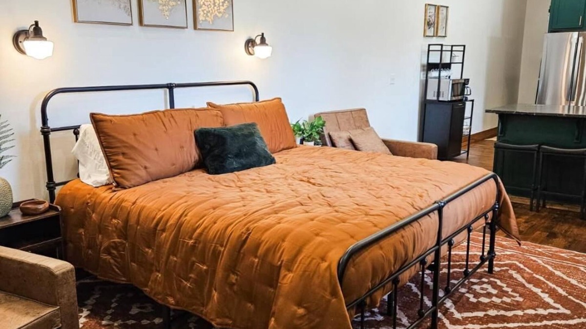 Farmington Apartment | Newly opened stay close to UA!