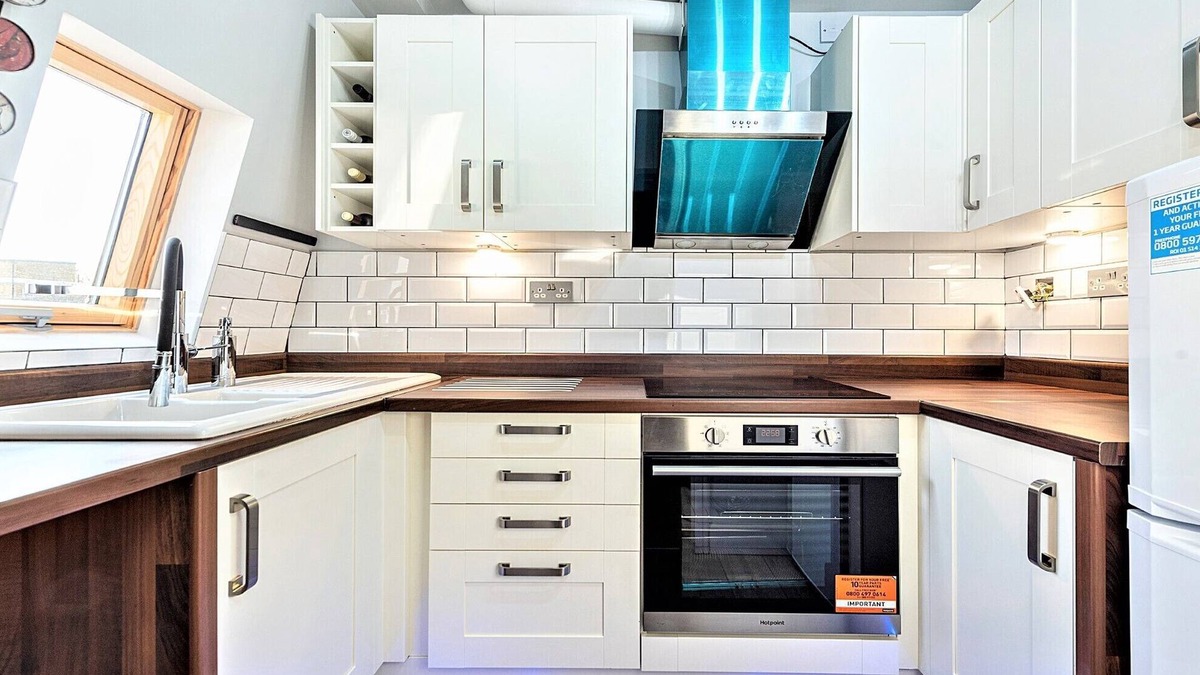 Thamesfield Apartment | Newly refurb (47 sqm/500 sqft) 1-bed Period Flat in Putney near River Thames