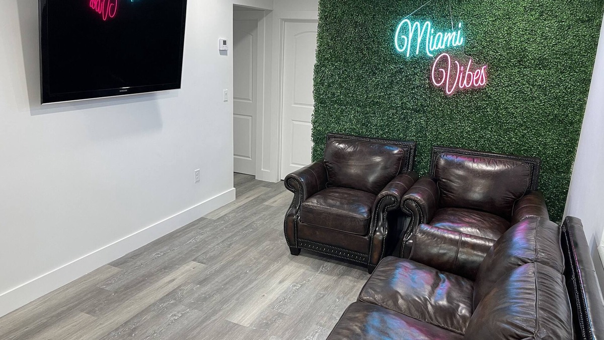 Southwest Coconut Grove House | Newly remodeled 2/1 Miami vibe home in coconut grove