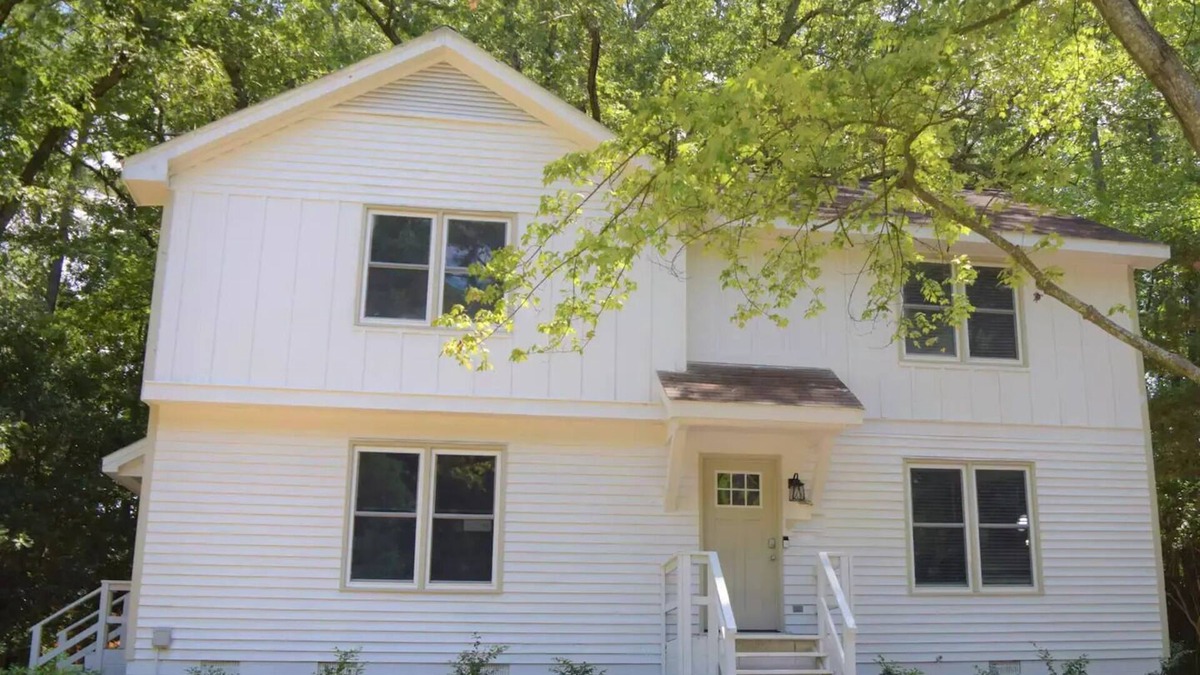 North Raleigh House | Newly Remodeled 2 BR Townhomen