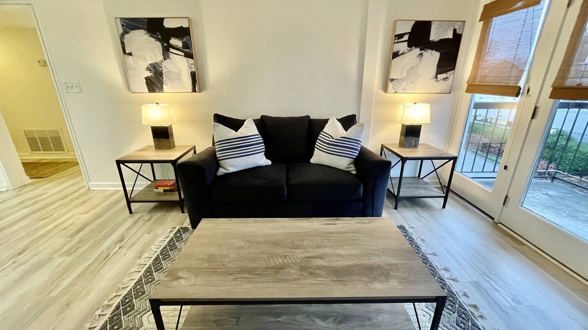 Downtown Knoxville Condo | Newly Remodeled 2 BR/2BTH Condo- 5 mins from UT Medical & Fort Sanders Regional