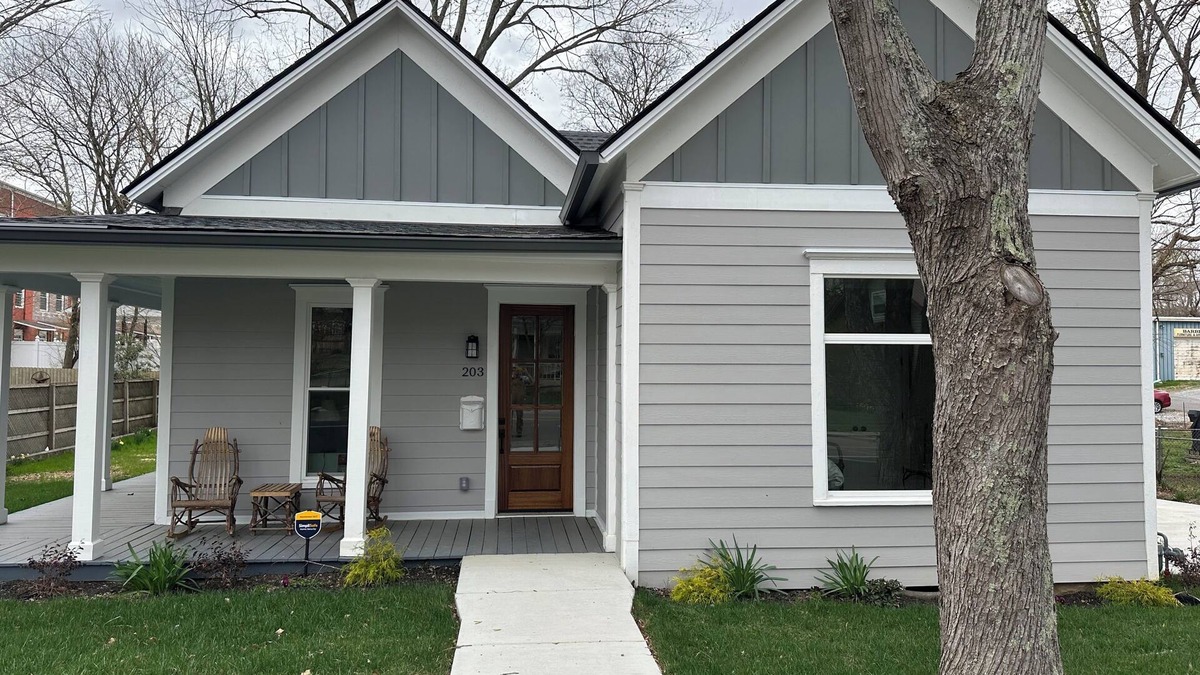 Dickson House | Newly remodeled 3 bedroom 2 bath within 5 min of Old Town Dickson dog Friendly