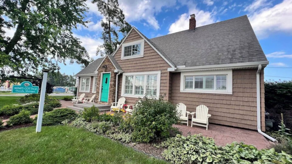 Oscoda House | Newly Remodeled 5 Bedroom Home - 1 Minute Walk to Lake Huron Beach!