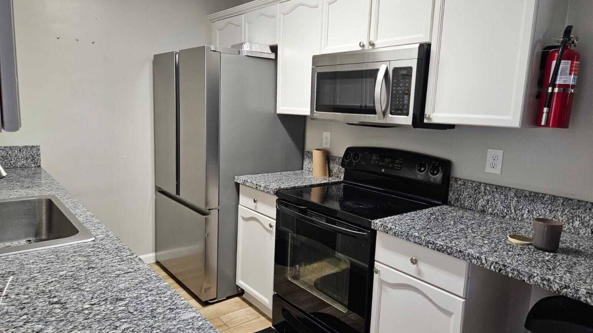 Raleigh House | Newly remodeled 5 BR in North -Central Memphis