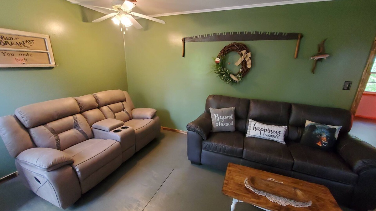 Cassville House | Newly Remodeled and Furnished 1 mile from Roaring River St Park!