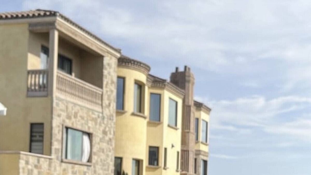 Peninsula Apartment | Newly remodeled beach cottage steps to the sand with Ocean view. New everything!
