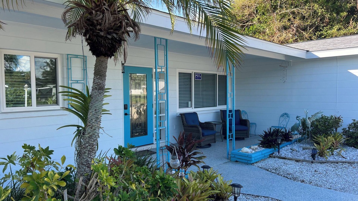 Laurel House | Newly Remodeled Beach Home, only1 mile to Nokomis Beach!