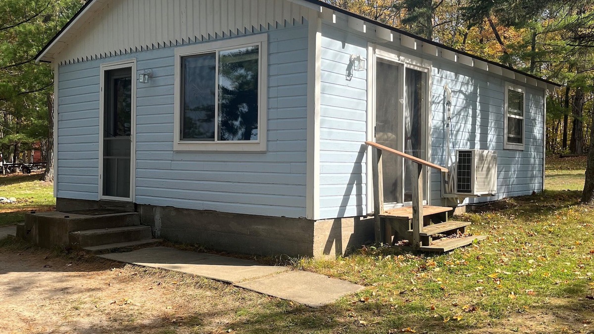 Hackensack Cottage | Newly Remodeled Cottage Rental on a Small, Family Oriented, Lakefront Resort