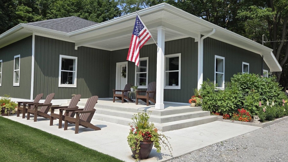 West Olive House | Newly Remodeled Cottage, 3 Bed, 2 Bath on 5 Acres-Walking distance to 2 Beaches