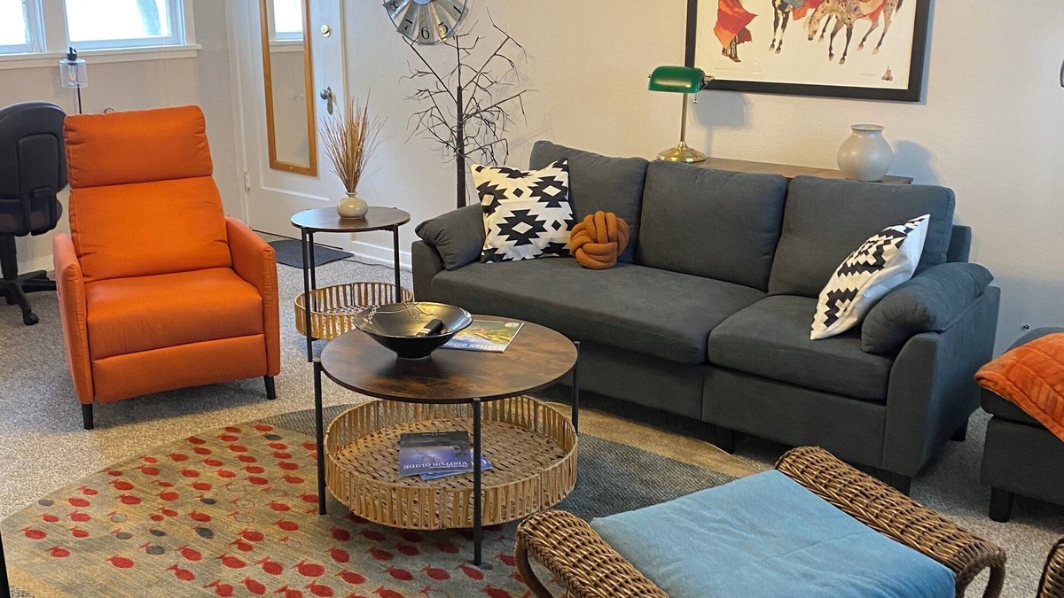 Pendleton Apartment | Newly remodeled desirable NW Hill homenlower Apartment Walk to RoundUp/Downtown