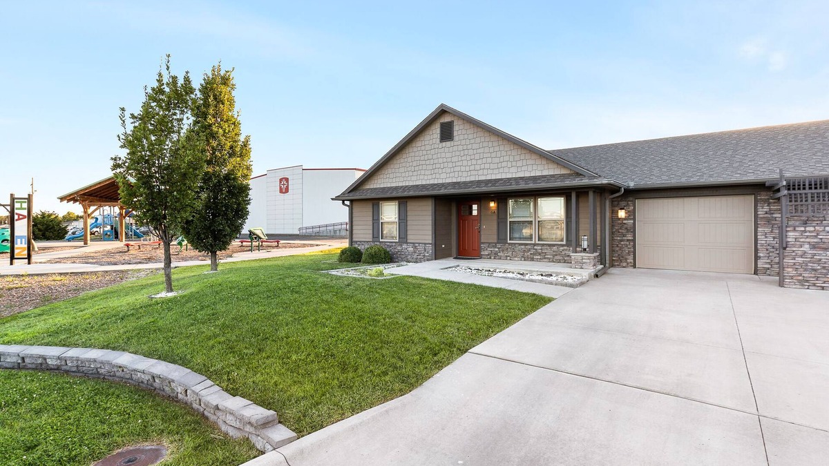 Hutchinson House | Newly remodeled duplex, centrally located, perfect for you!