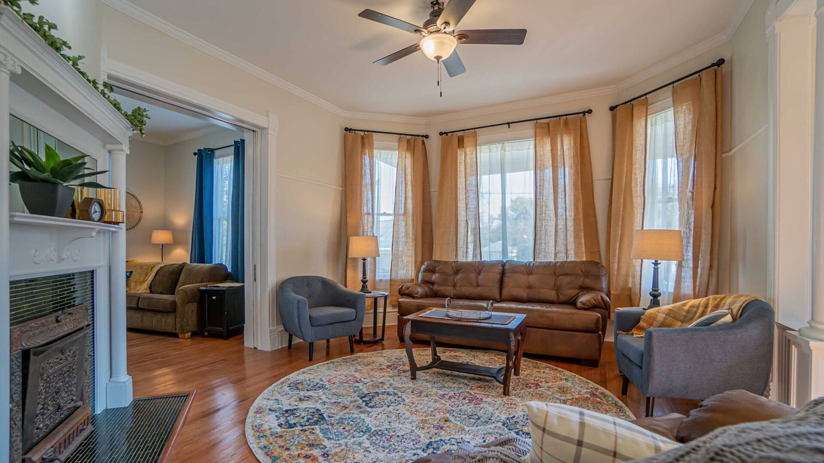 Washington House | Newly remodeled historic house just steps from the WASHINGTON SQUARE! Sleeps 10!