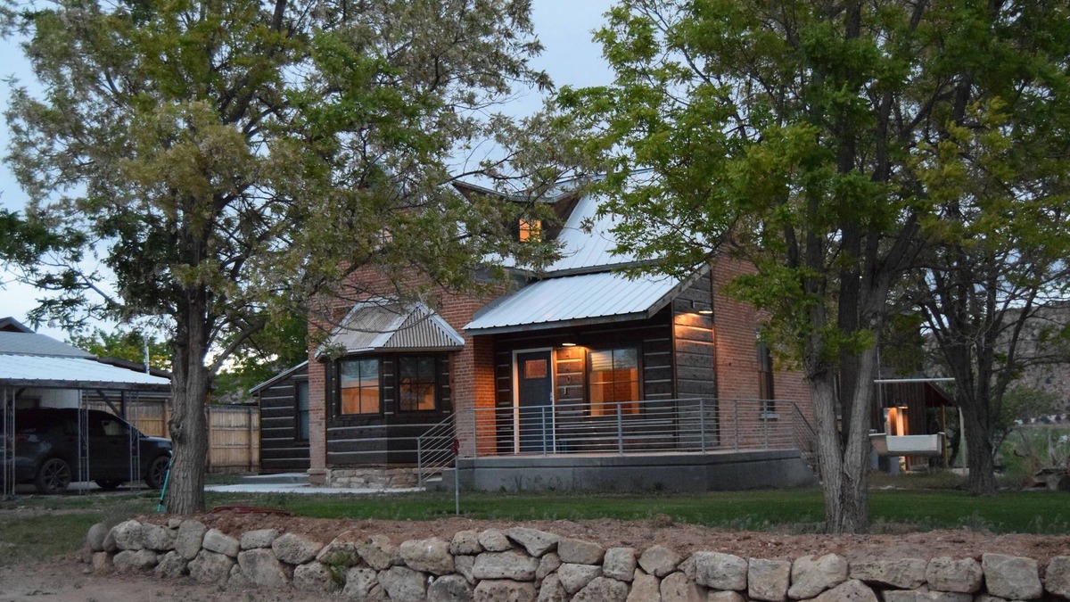 Escalante House | NEWLY REMODELED HISTORIC FARMHOUSE!