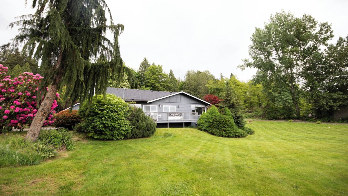 Cottage Lake House | Newly Remodeled Home steps away from Woodinville’s Hollywood Wine District